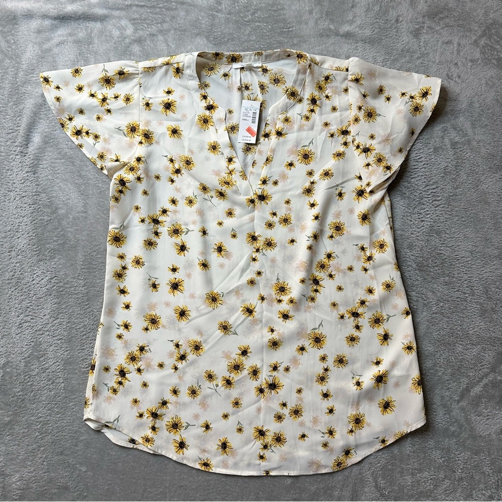 Maurices Blouse‎ Women Small White Yellow Sunflower Flutter Sleeve Split V-Neck
